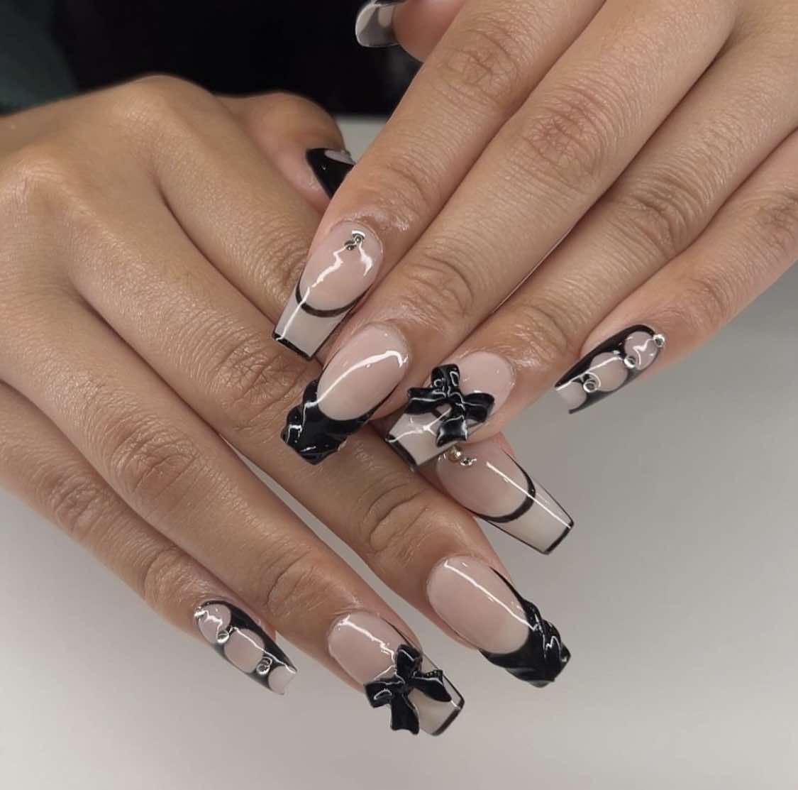 Black Multidesigned Bow Nails