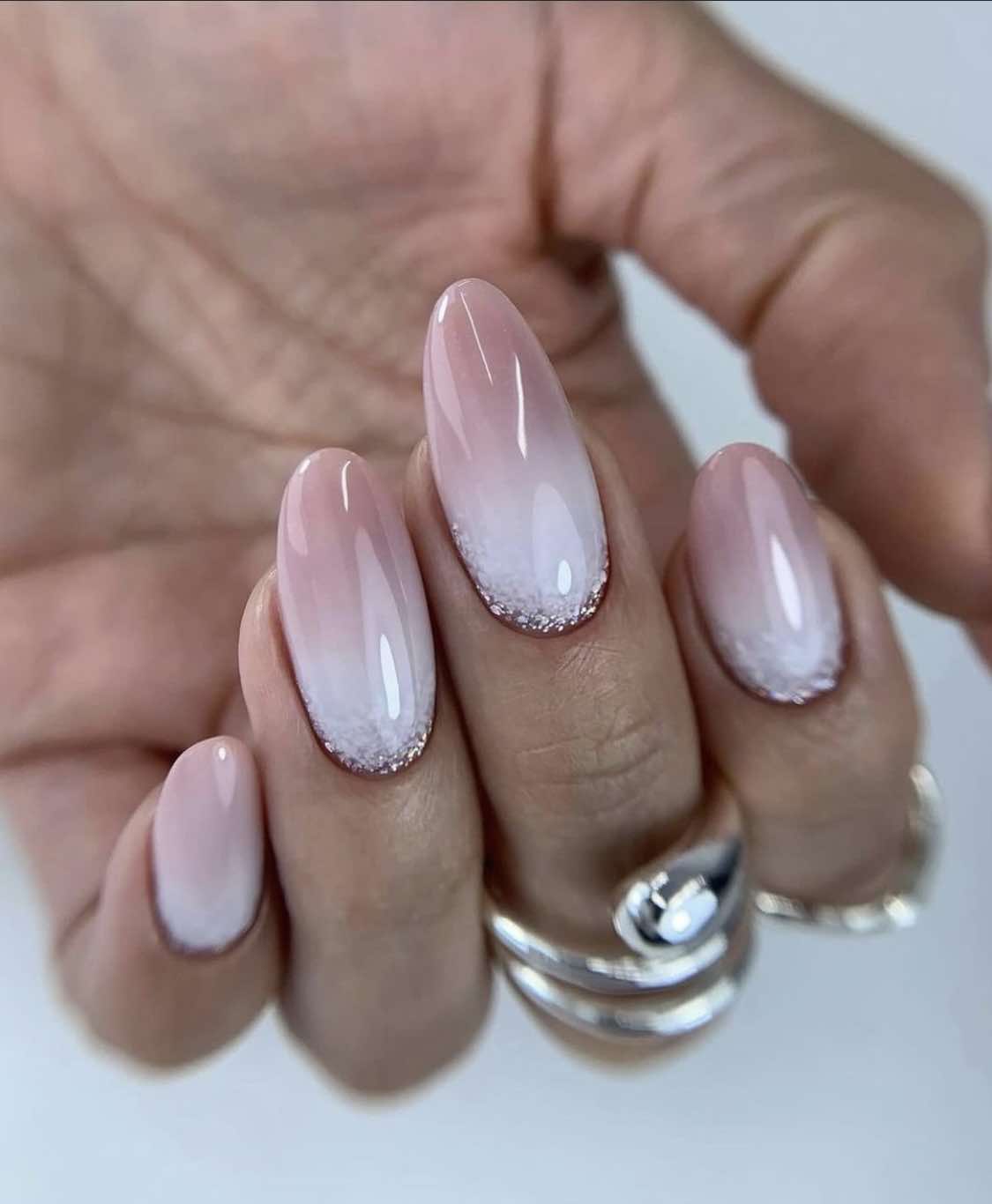 Ongles d'automne ombrés aux amandes