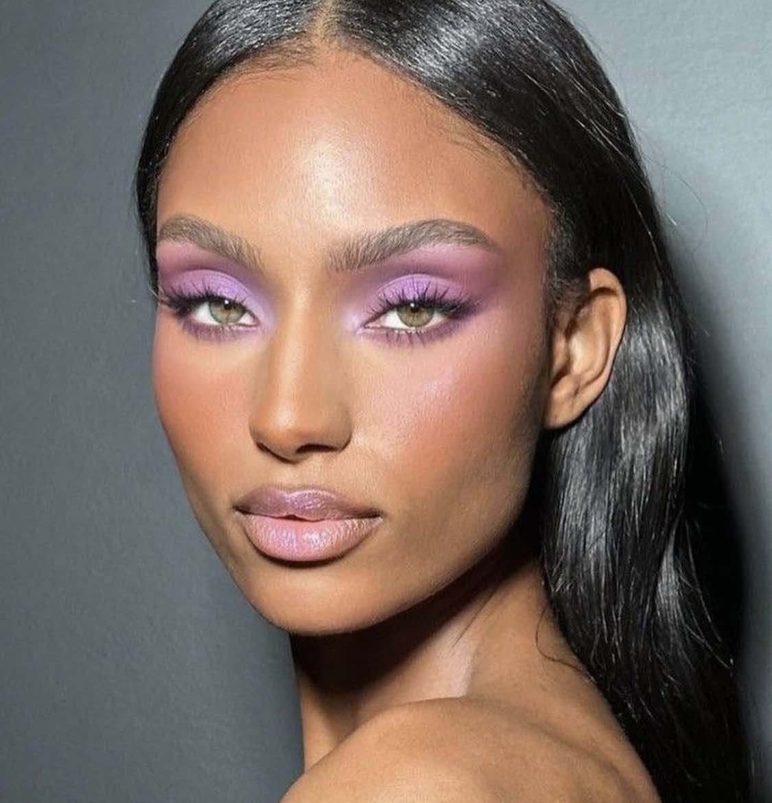 Ombre à paupières violette simple Maquillage de rentrée