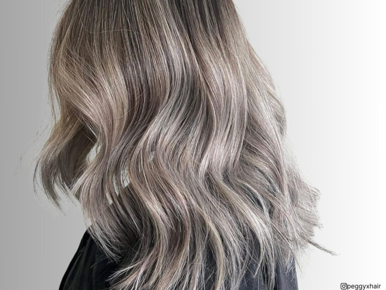 20 coiffures de cheveux bruns avec des reflets argentés pour une élégance scintillante ultime