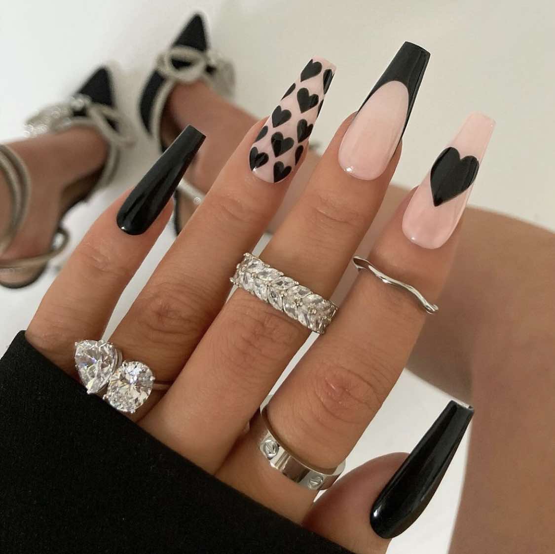 Unhas de outono Nude e Preto Bailarina