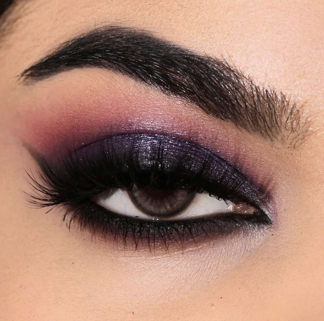 Look da cocktail glam con smokey eye viola