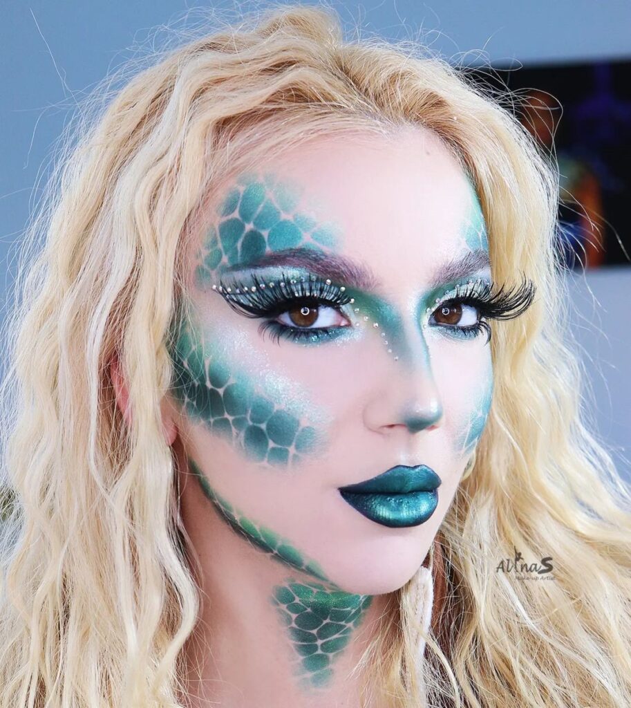 Aqua Medusa Makeup Elegance