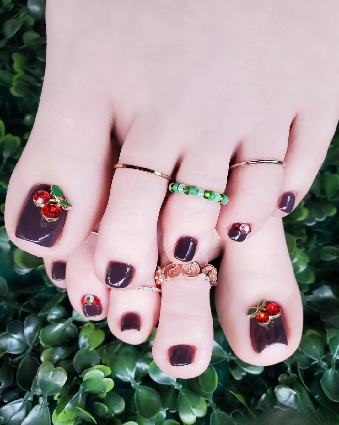 diseño pedicura cereza negra