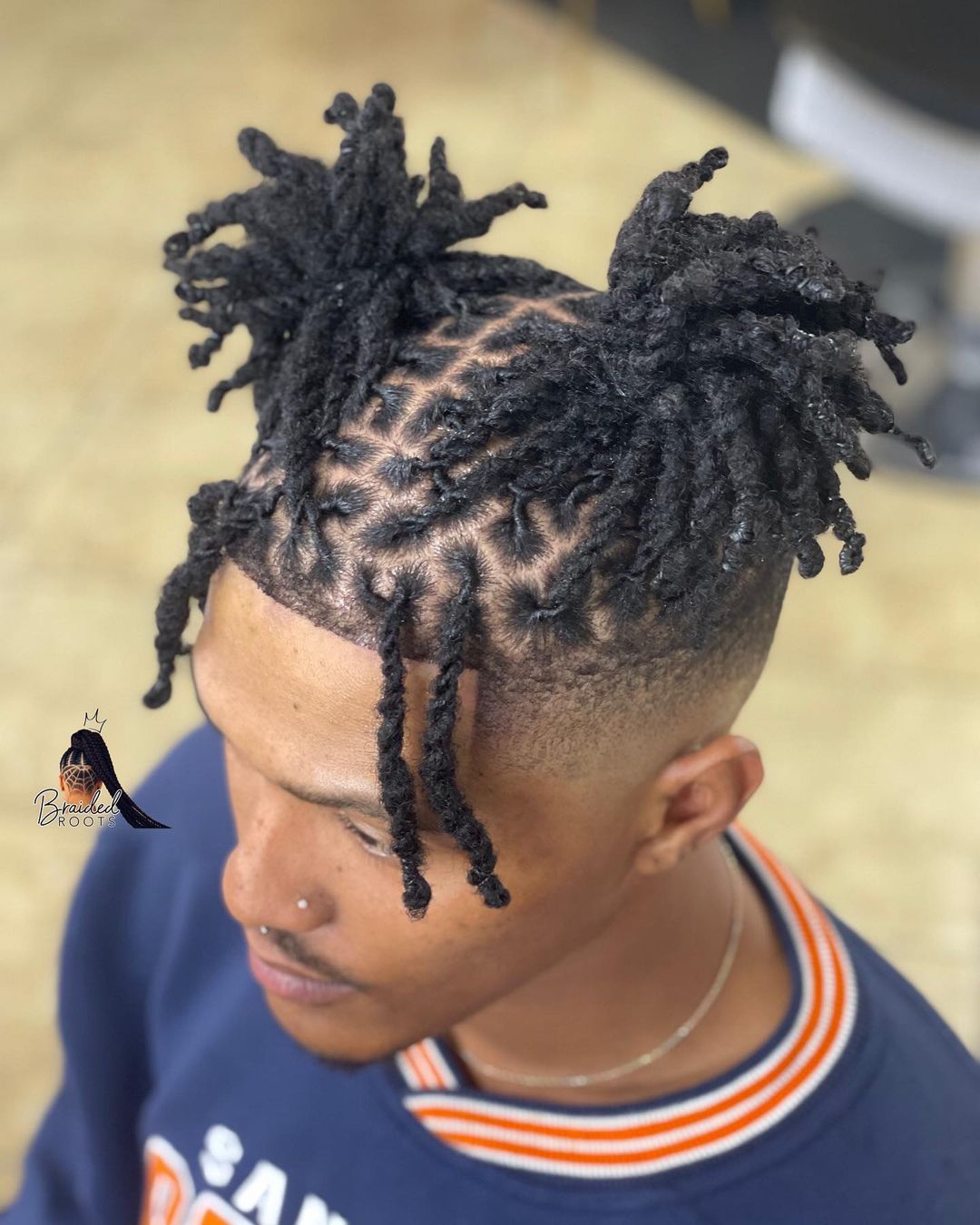 penteado de rabo-de-cavalo duplo entrançado para homem