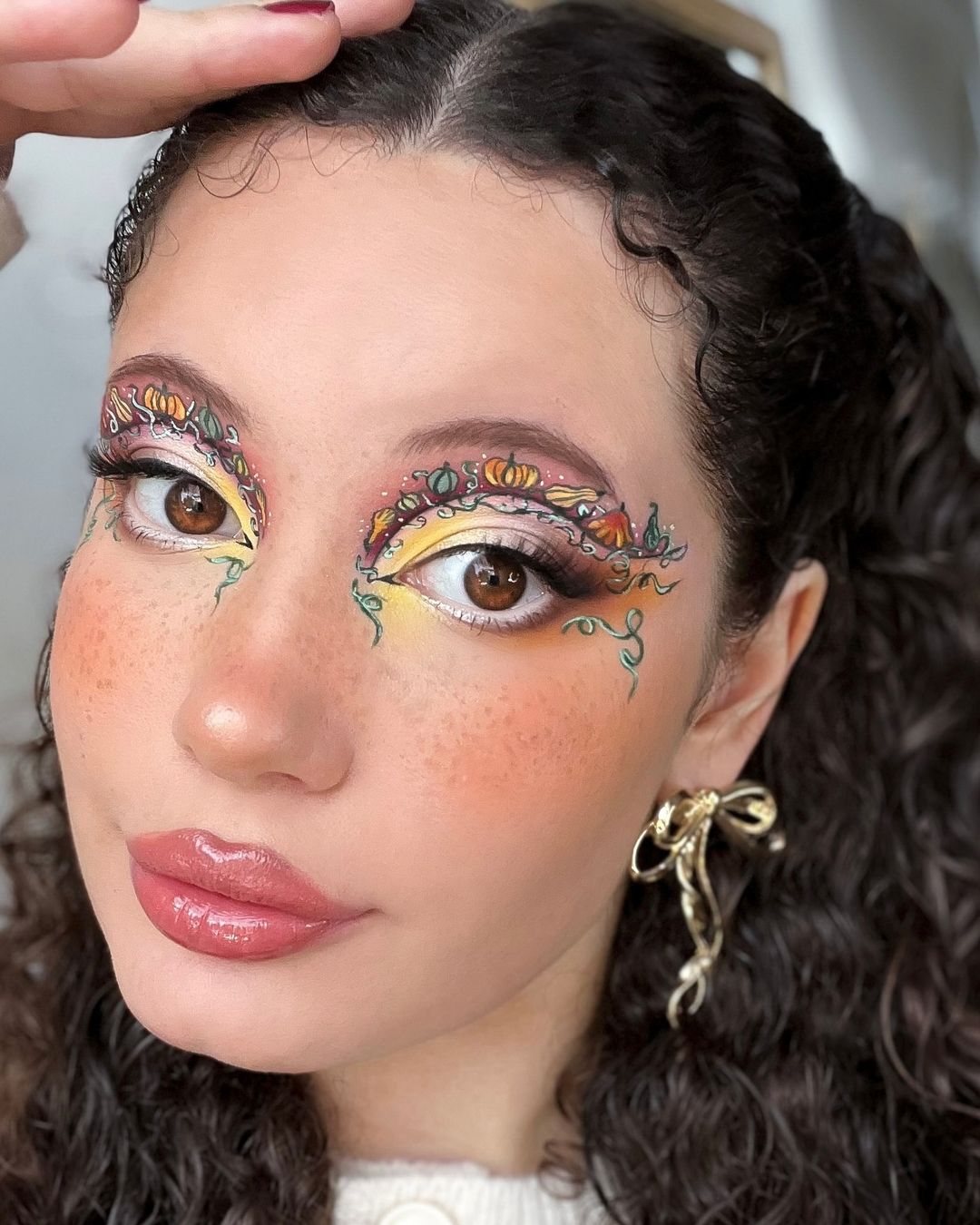 creative pumpkin-inspired makeup look