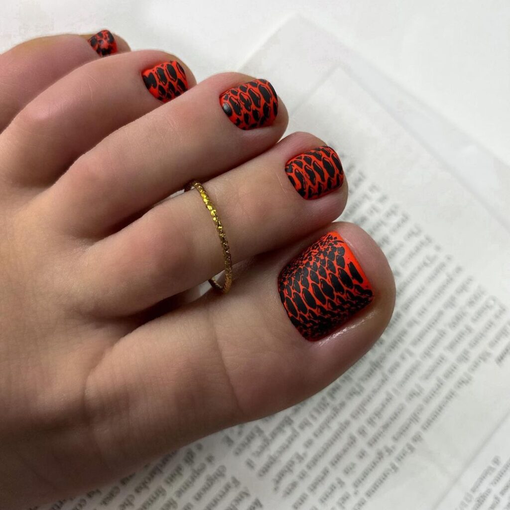 Uñas de cocodrilo rojas