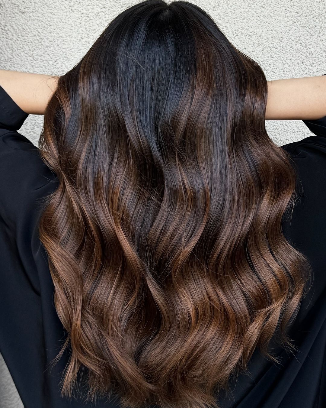 balayage caramello scuro con vortici di castagne