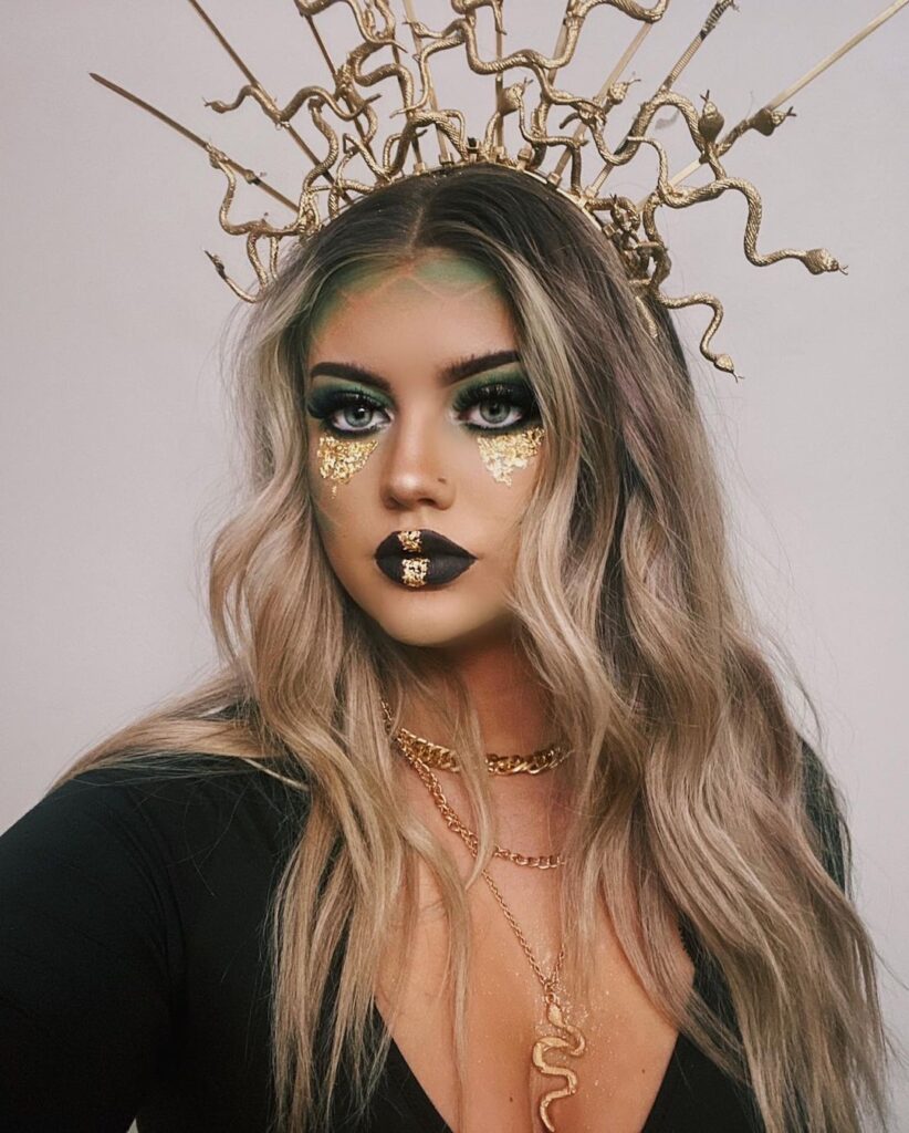 Maquillaje para una Medusa de infarto