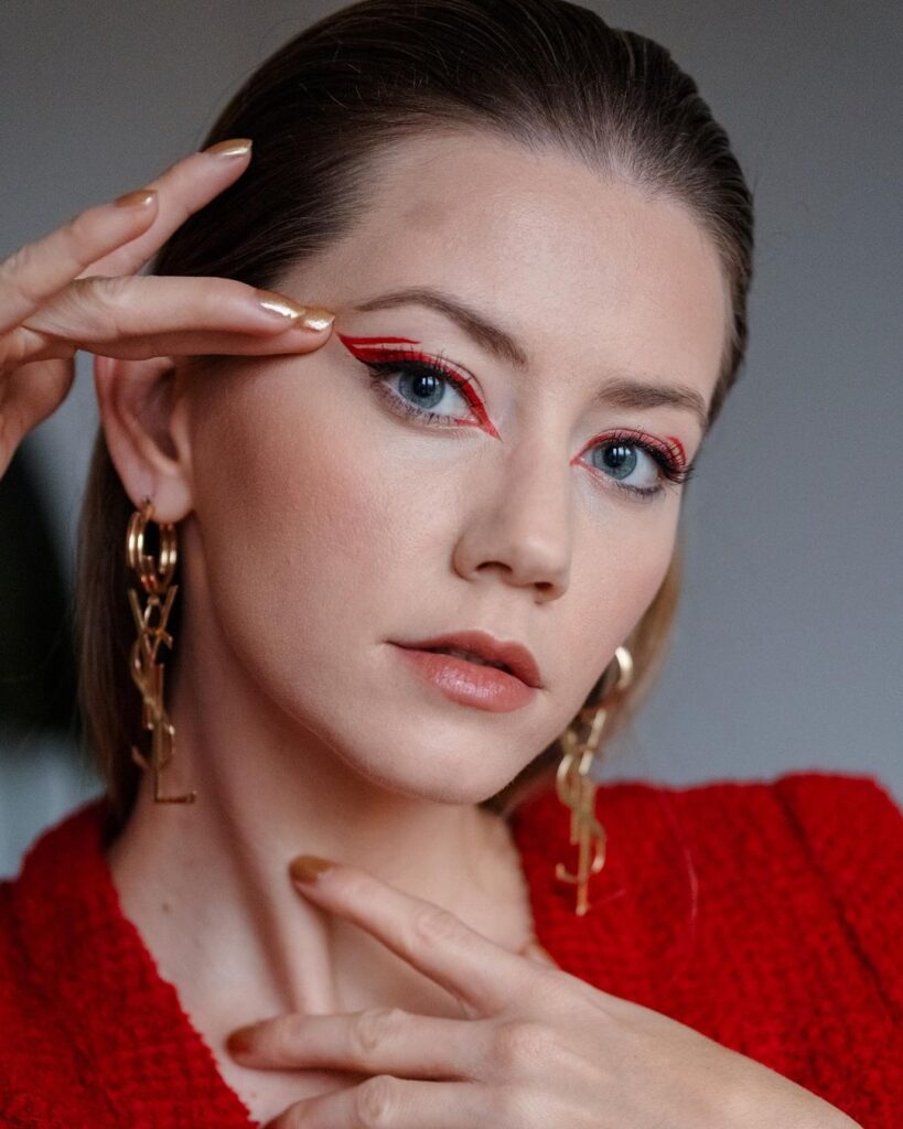 Elegant Red Eyeliner Look