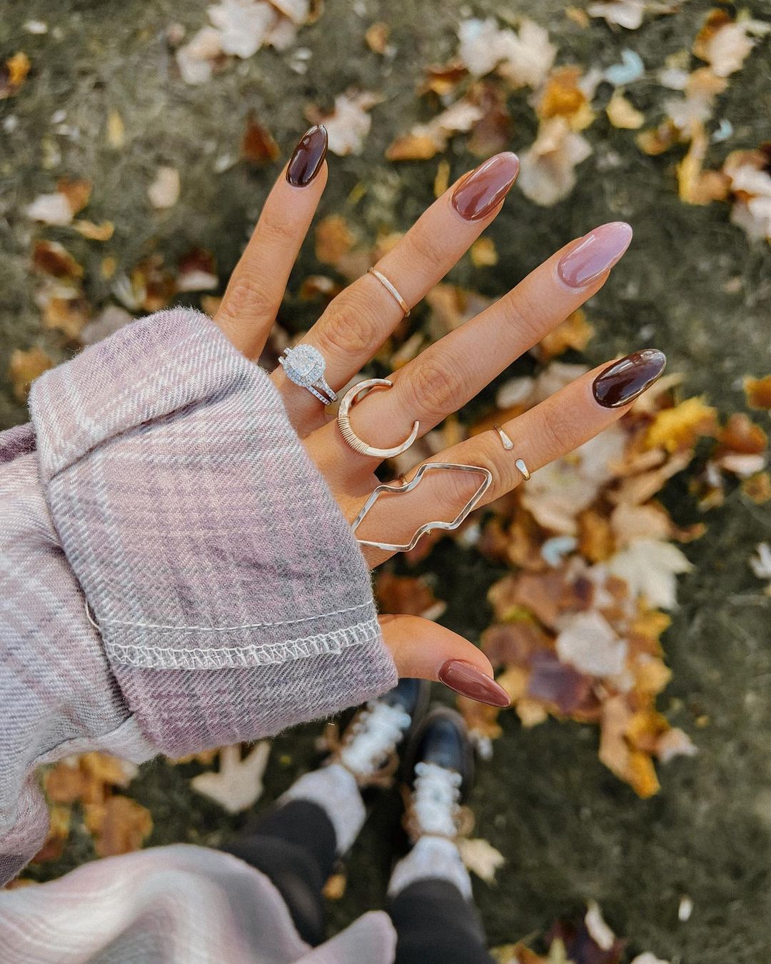 manicure multicolore di ispirazione autunnale