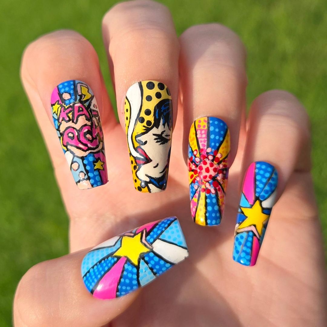 uñas freestyle vintage pop art