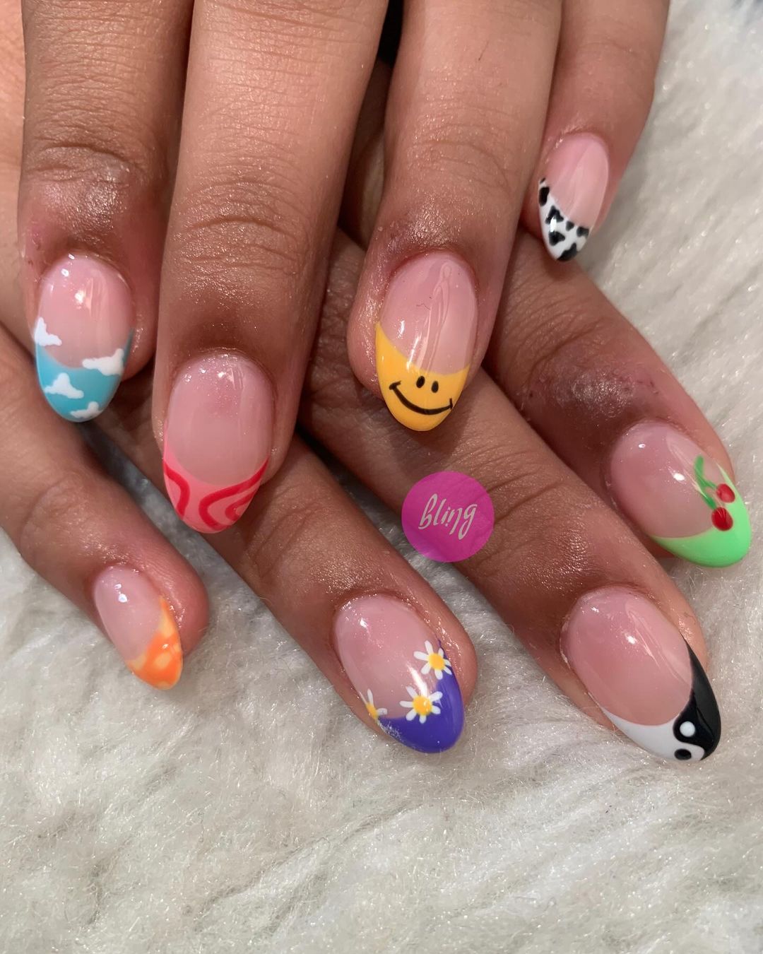 unhas pop art com ponta francesa