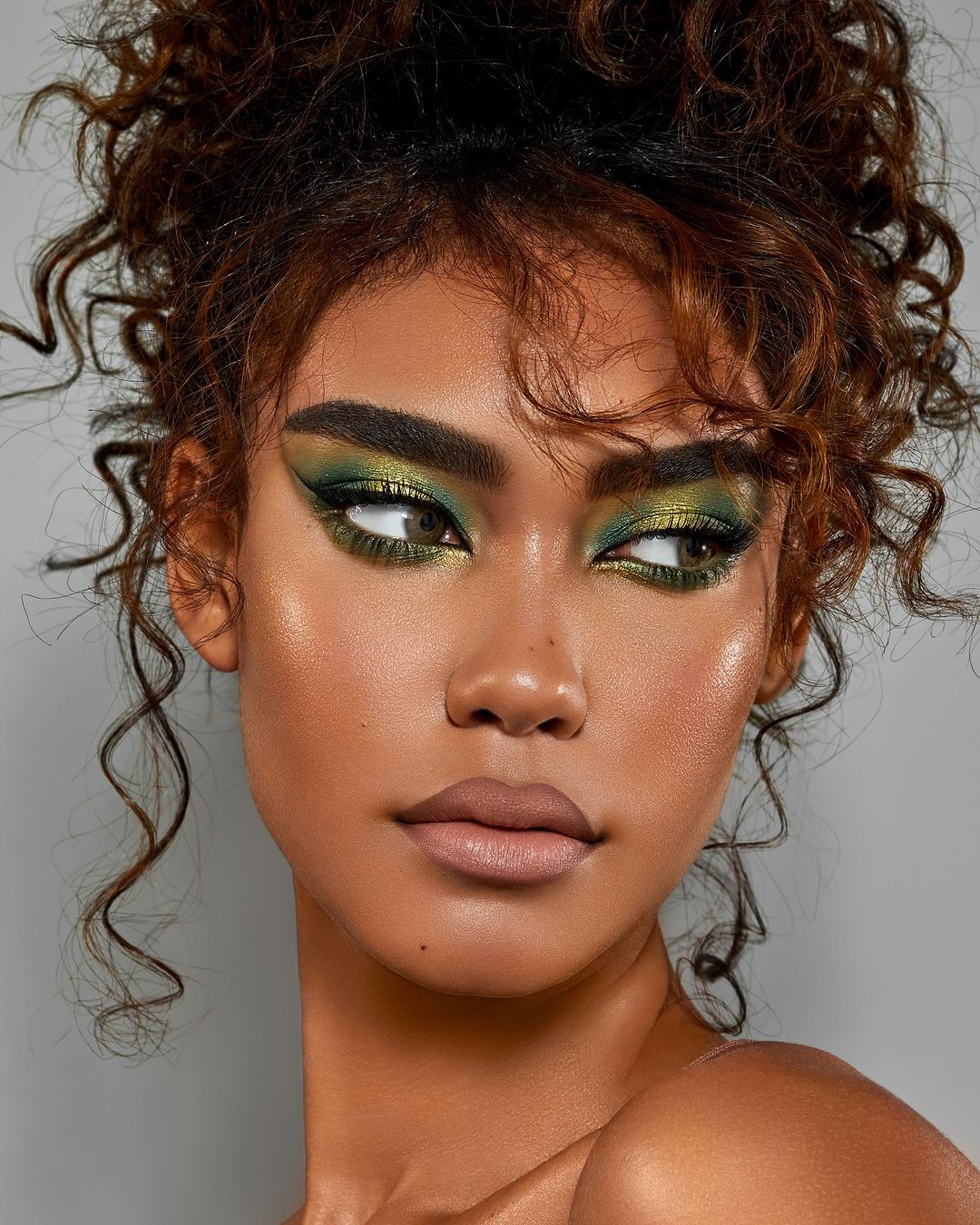 go green makeup look for green eyes