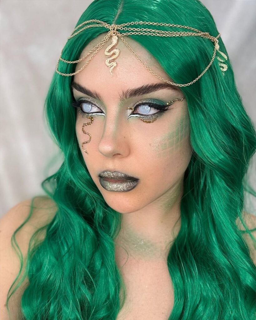 Hypnotizing Medusa Stare