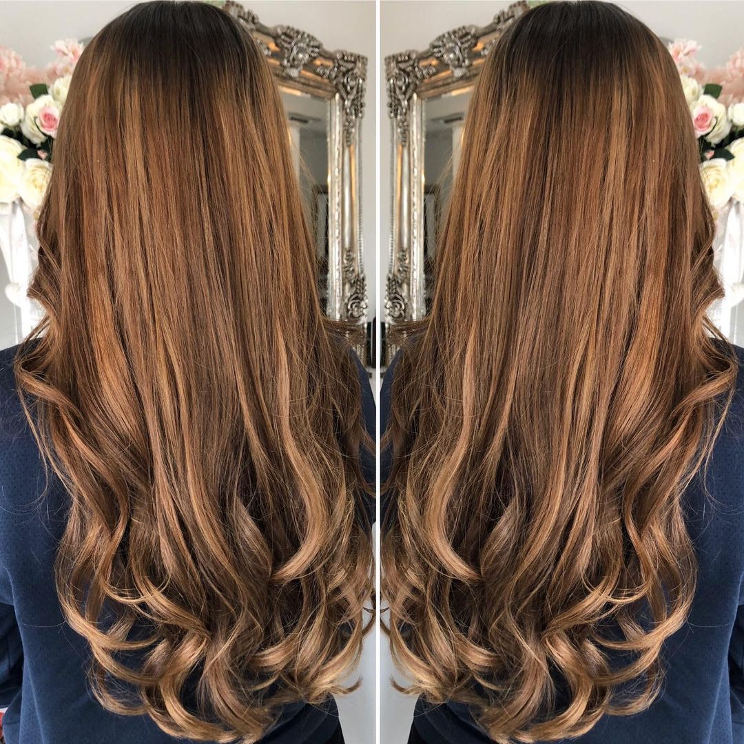 capelli lunghi caramello scuro balayage