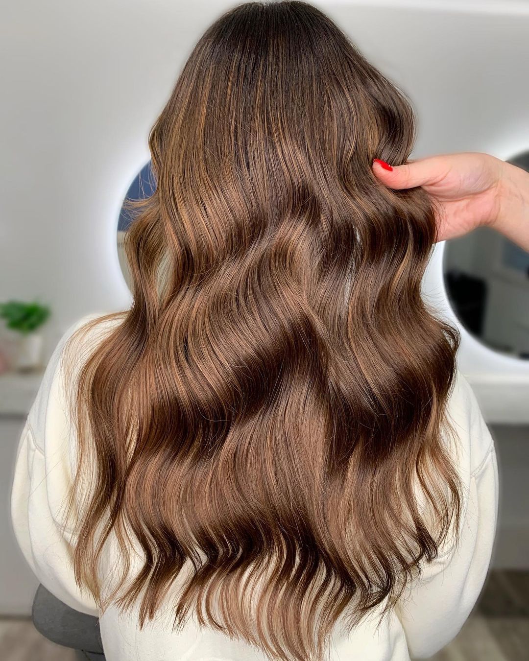 ideia de cor de cabelo com brilho de bordo para morenas