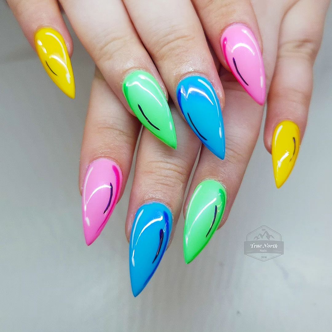 ongles pop art multicolores