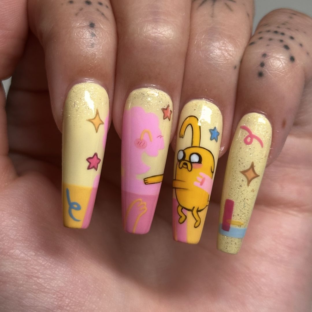 ongles pop art jaune beurre