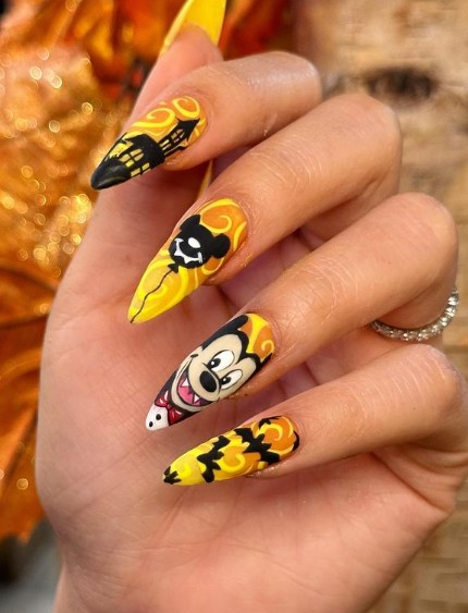 Uñas con temática de calabaza