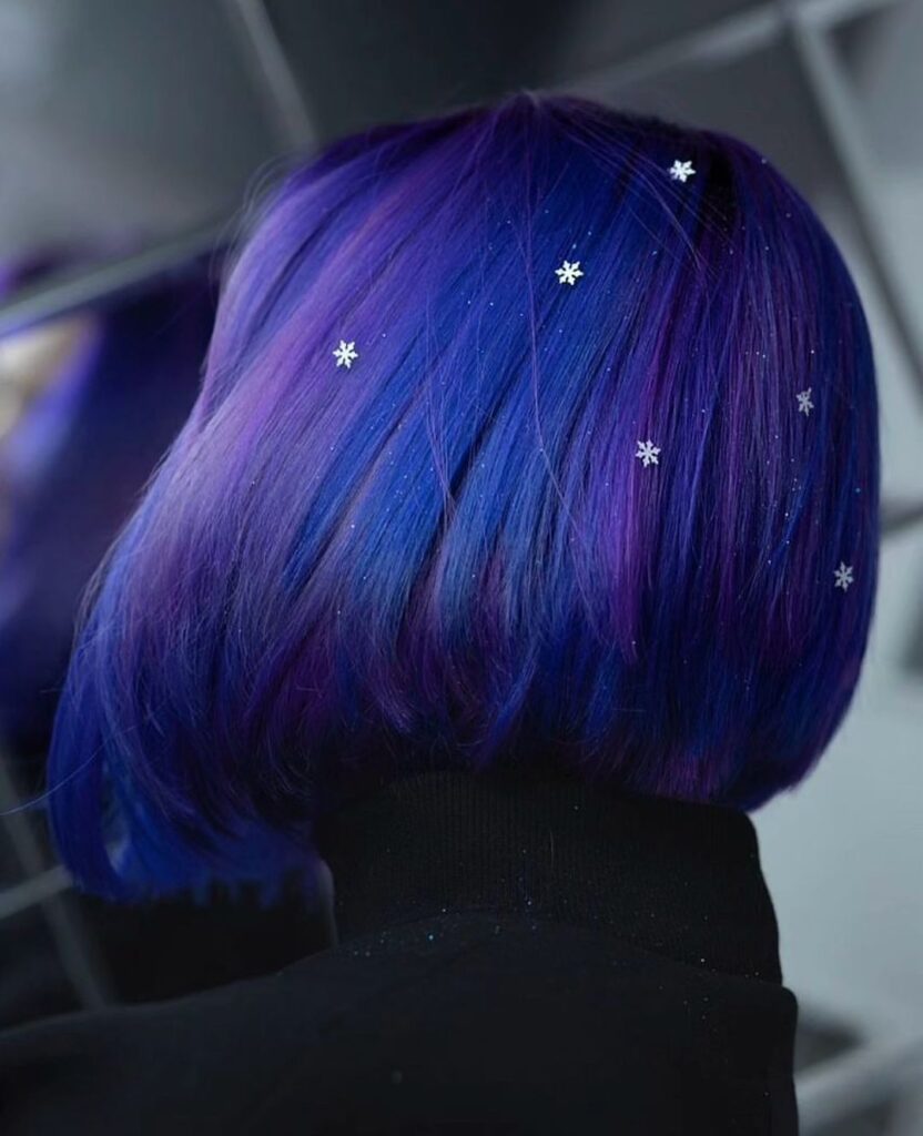 Capelli viola e blu