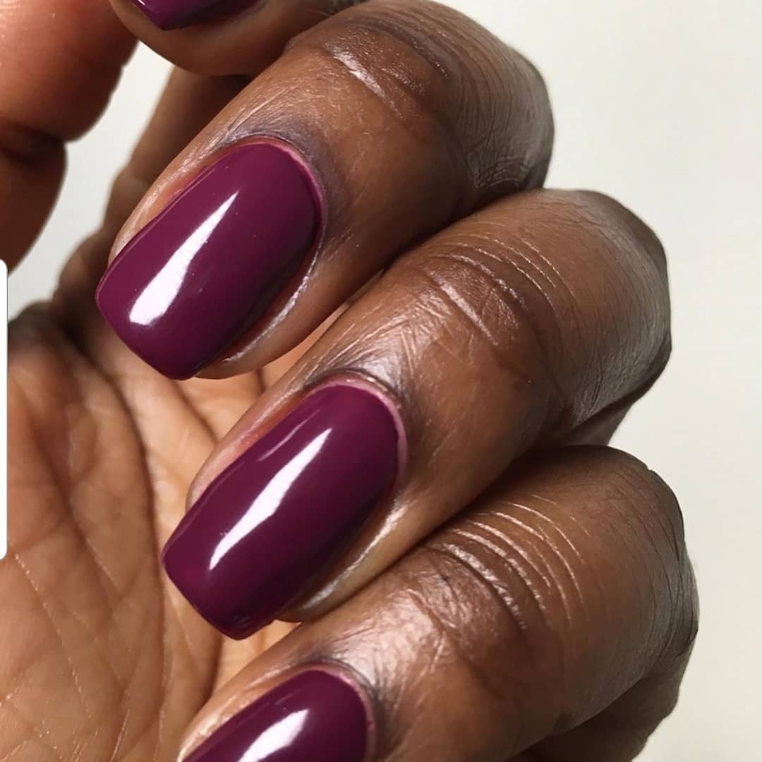 unhas de cereja preta glaceadas com sangria