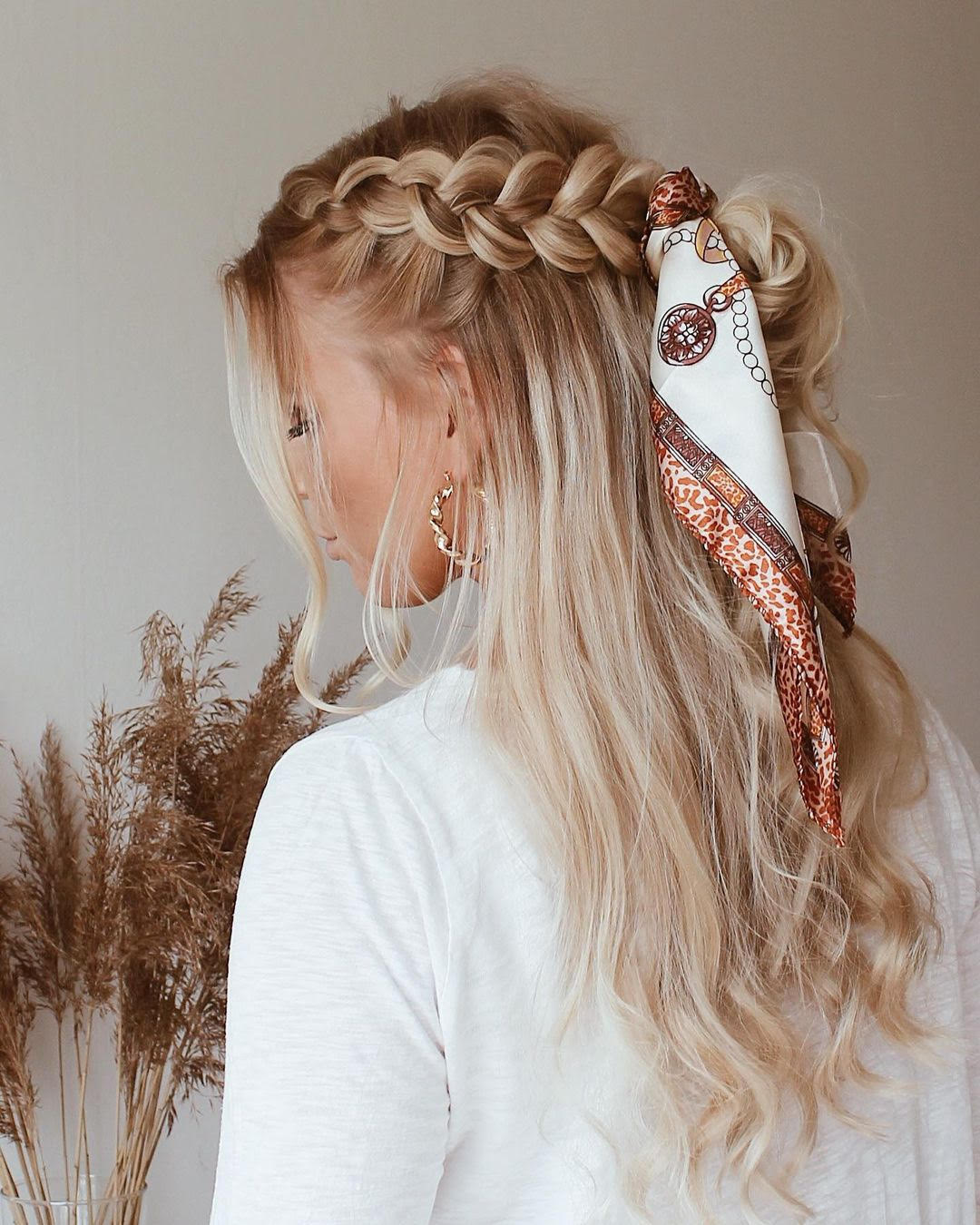 trenza con pañuelo para pelo largo