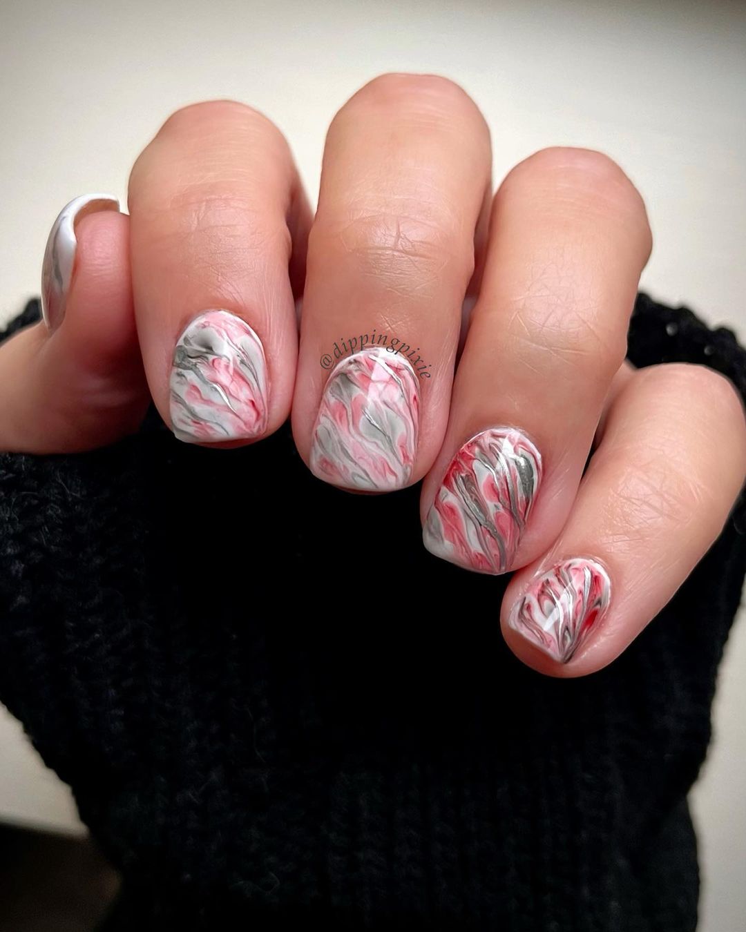 short multicolored marble nails