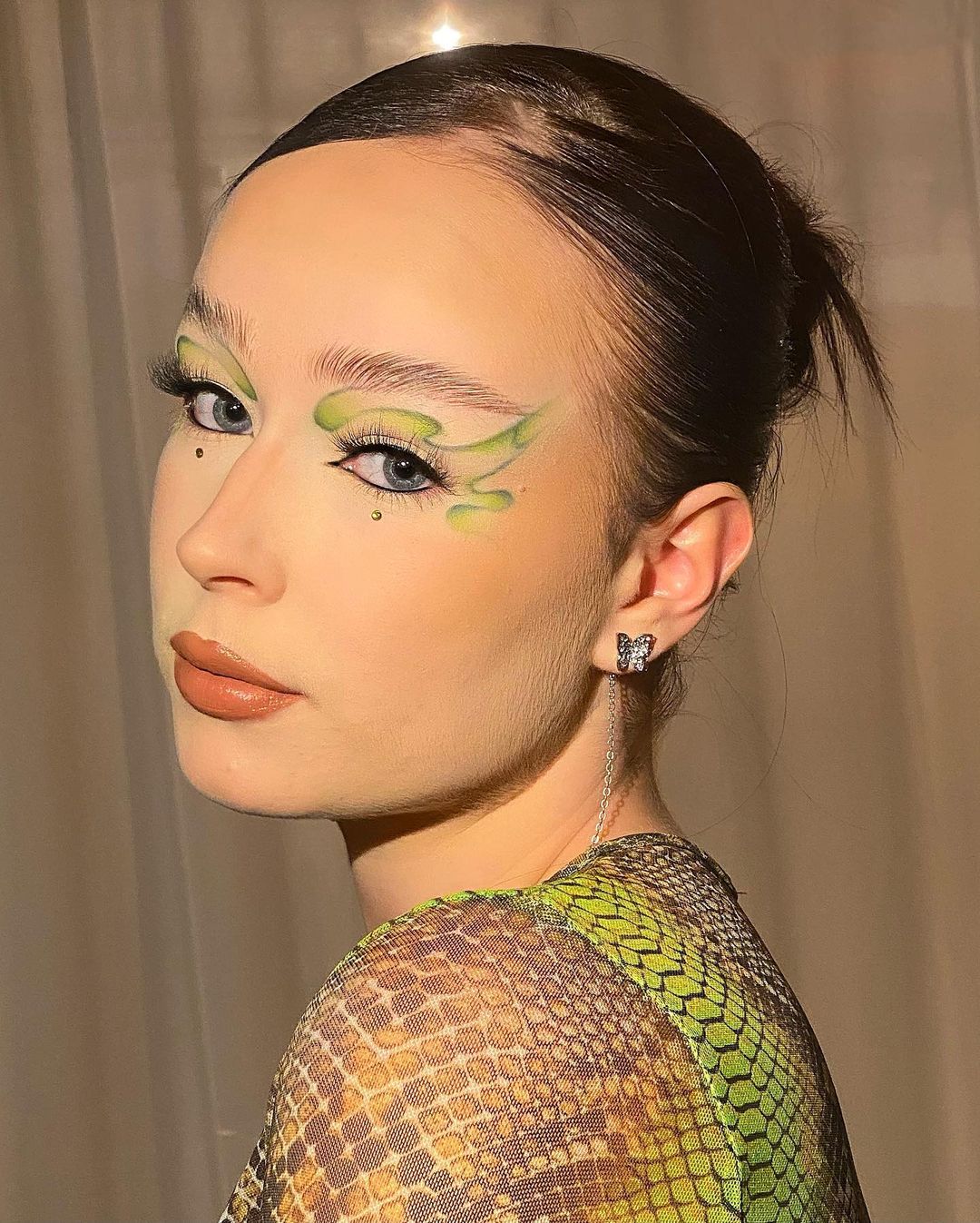 snake 'o clock formal makeup