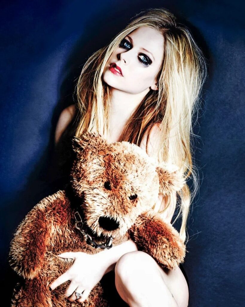 Maquilhagem de Avril Lavigne com lágrimas nos olhos