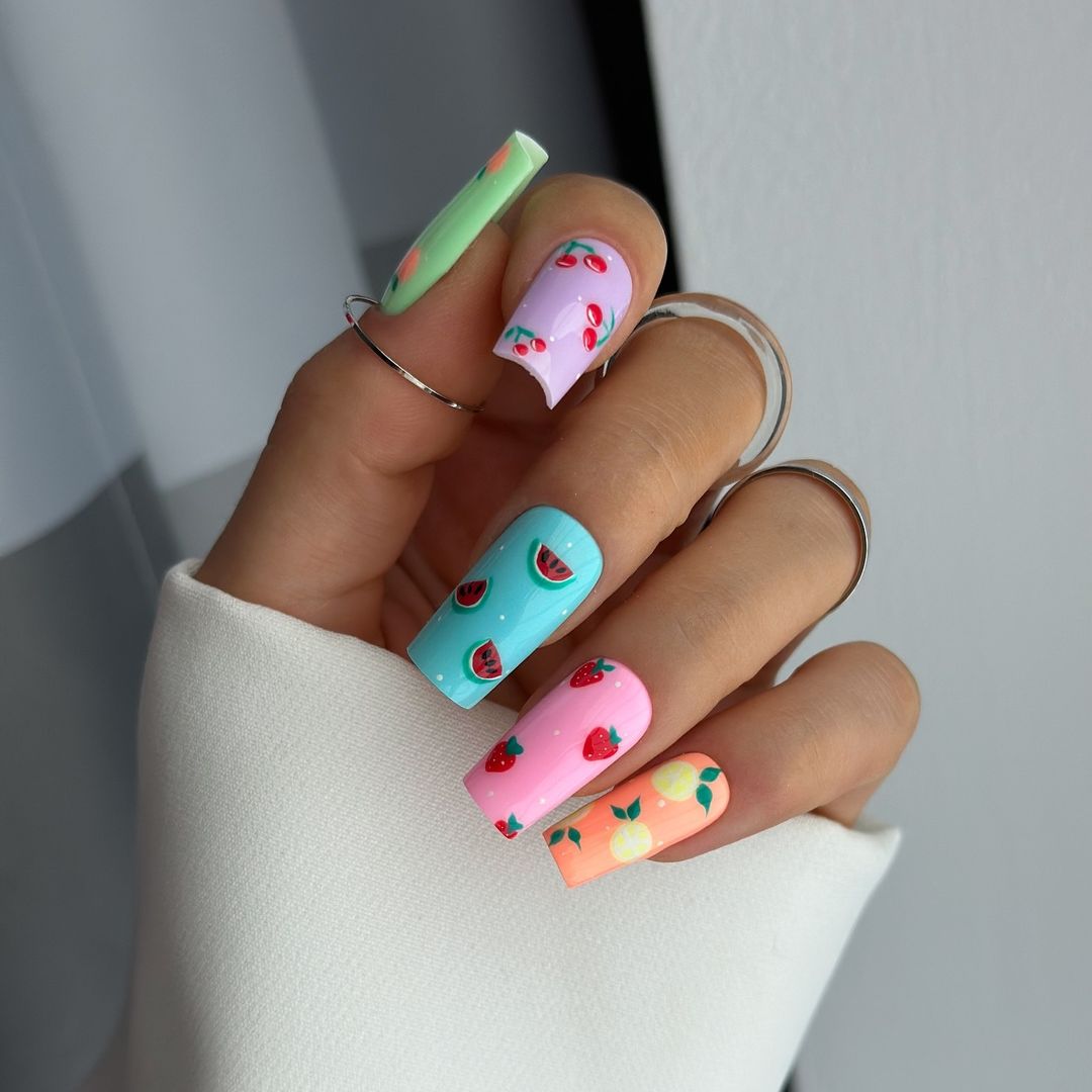 unhas quadradas tutti frutti