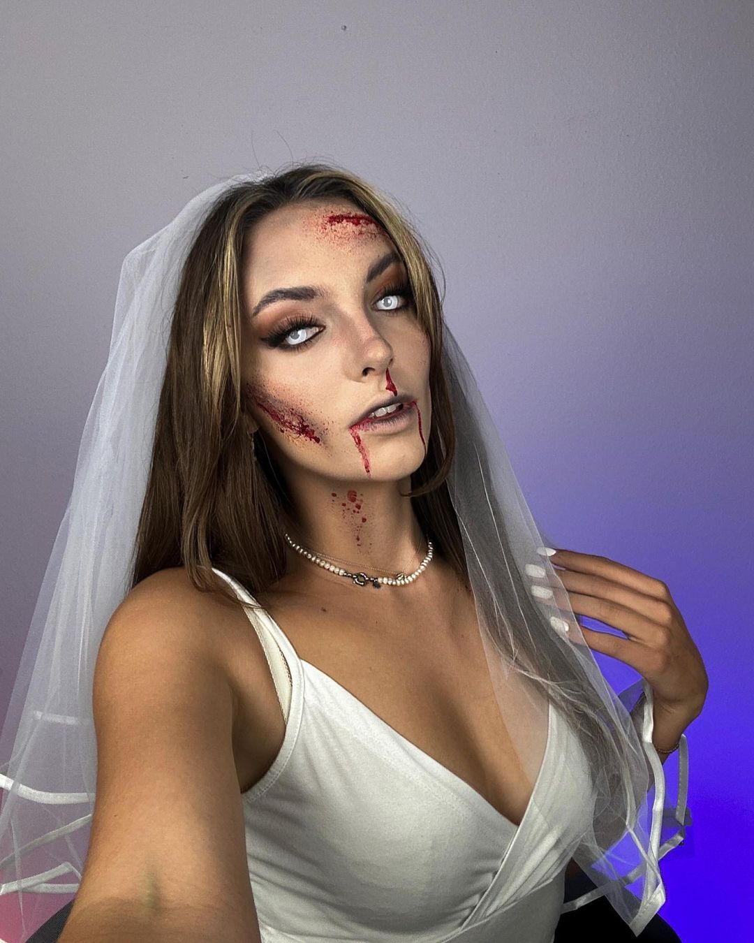 Idea de maquillaje de novia zombie