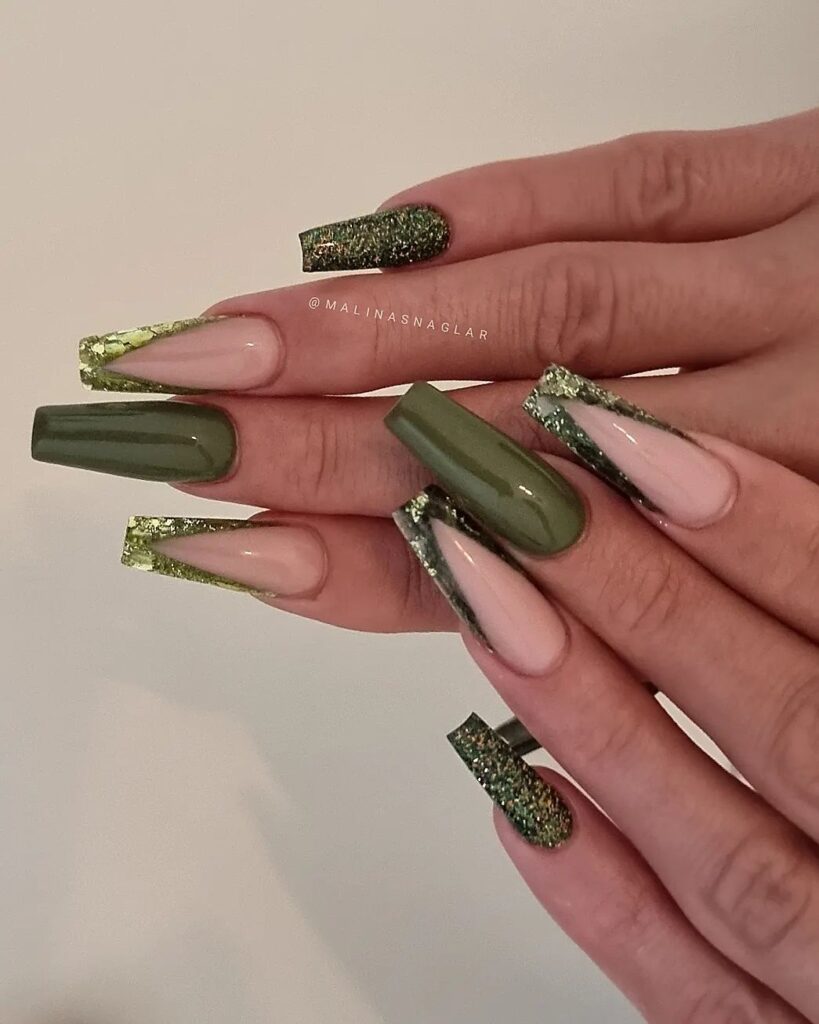 uñas verdes brillantes