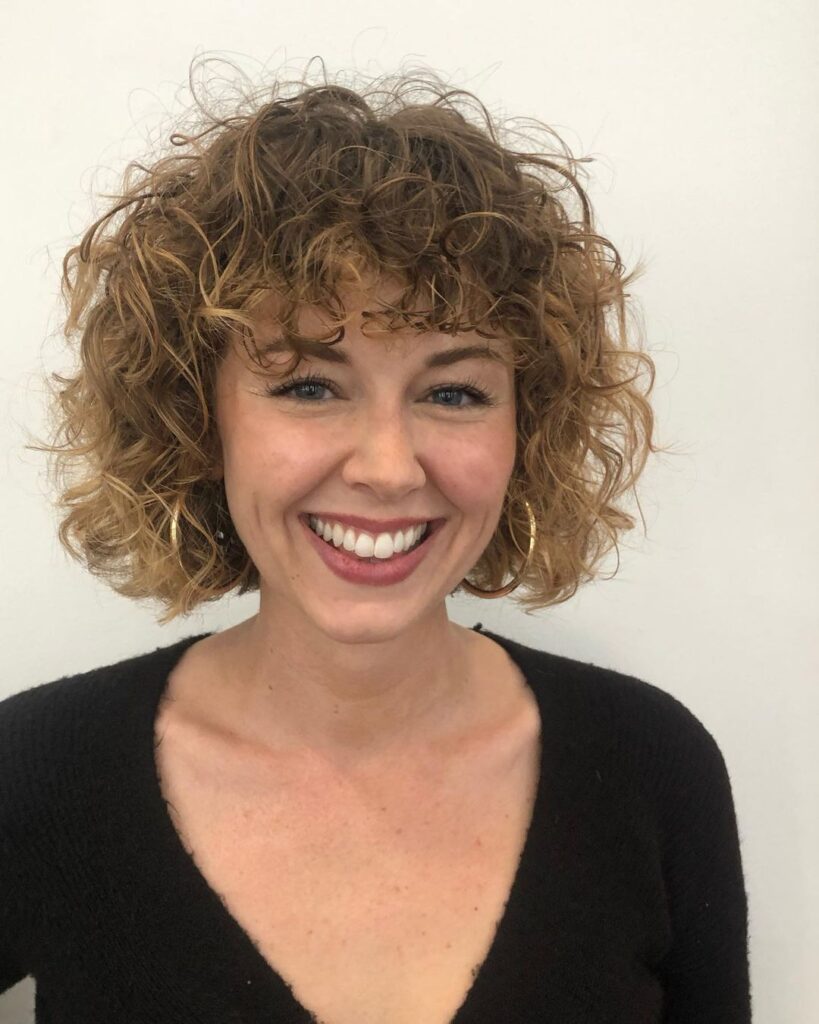 hot mom haircut for naturally curly hair