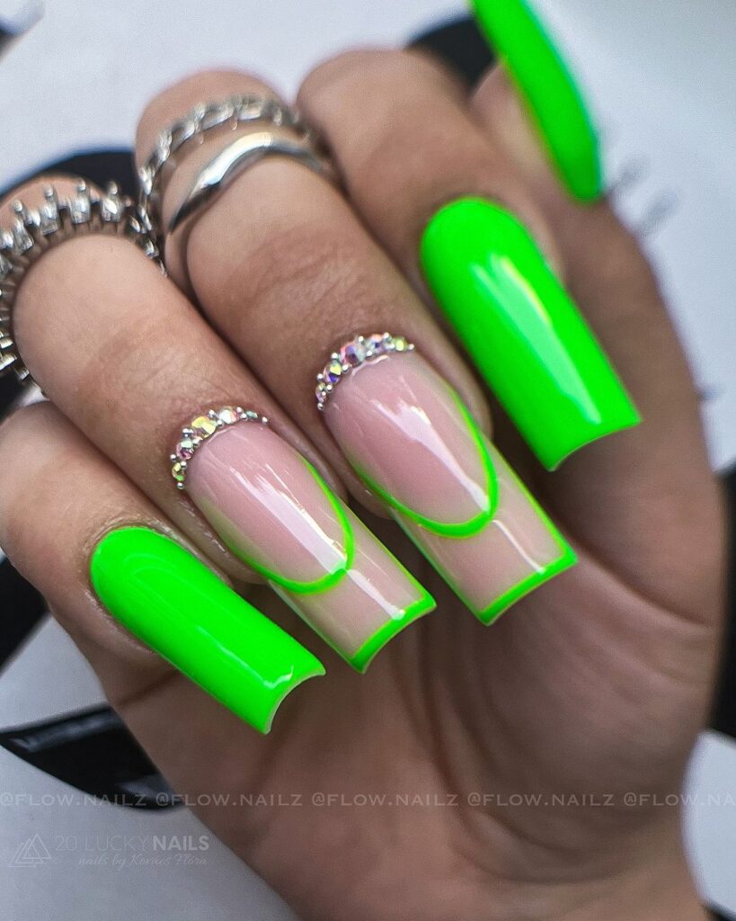 uñas verde neón