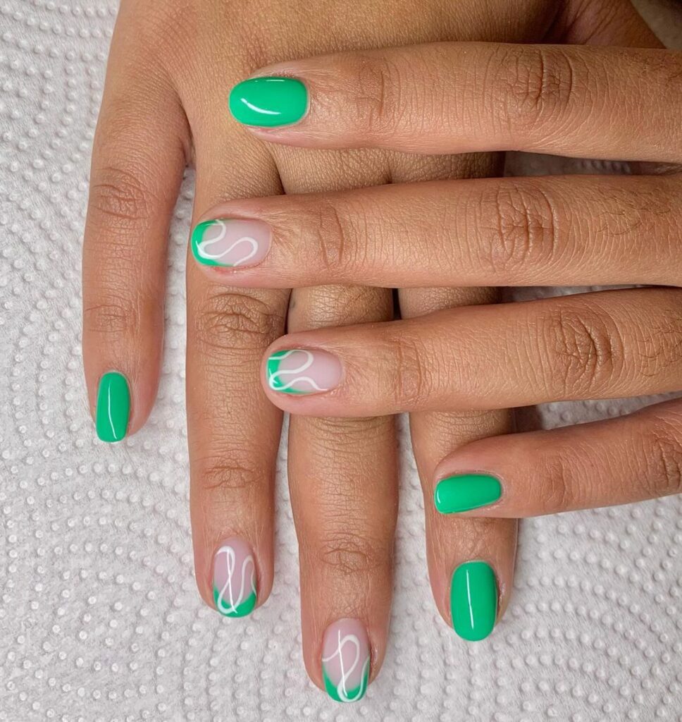 ongles verts courts