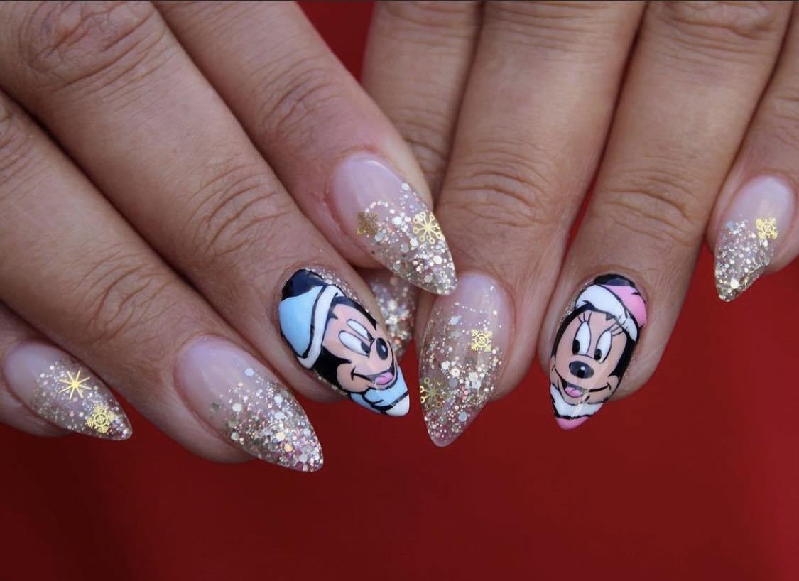 Ongles de Noël Disney ombrés et pailletés