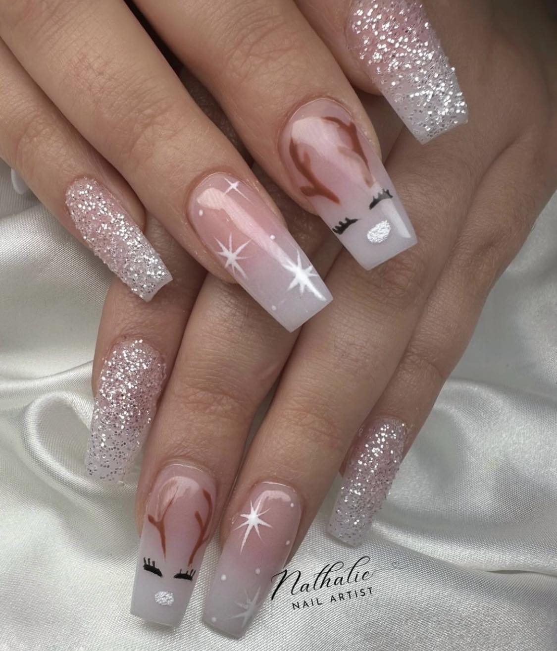 Unhas de Natal brancas com Ombre Brilhante