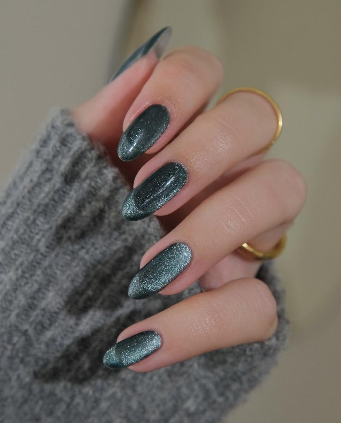 Ongles d'hiver en velours d'amande