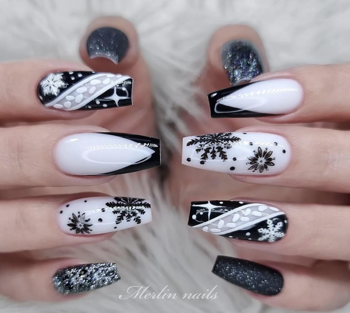 Unhas de Natal a preto e branco