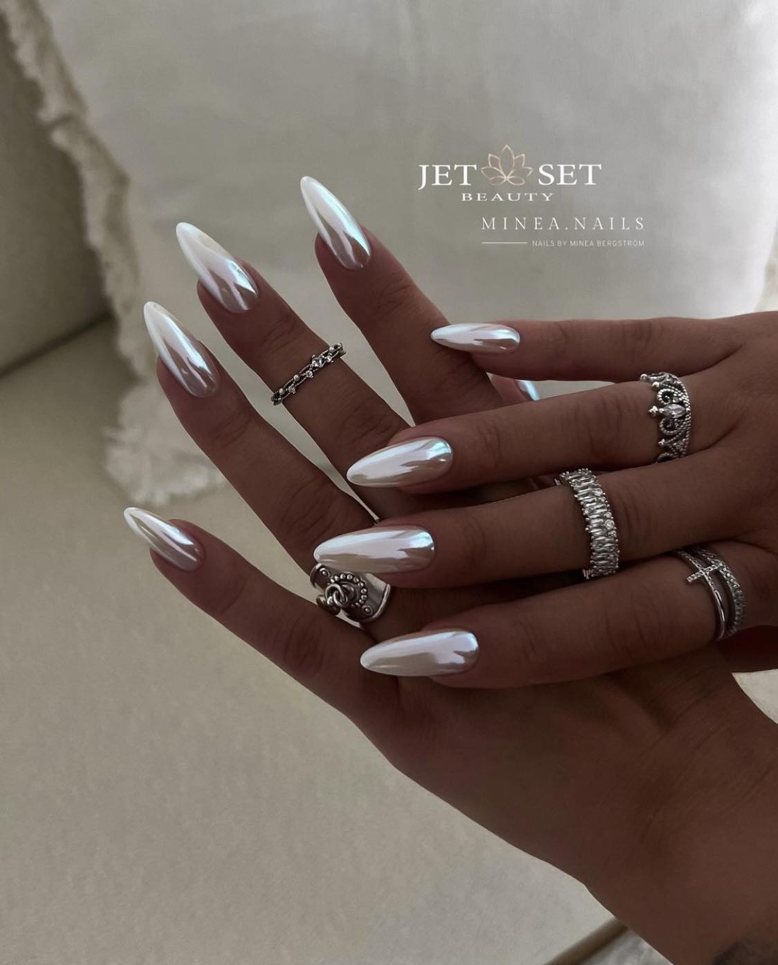 Simple White Chrome Gel Nails Design