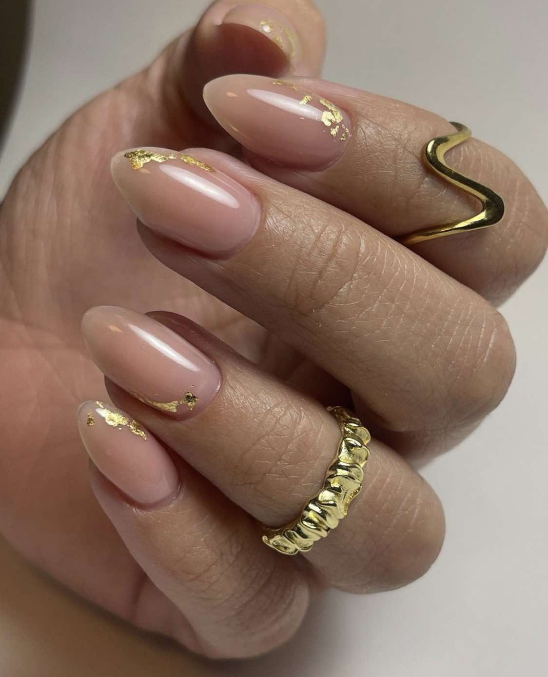 Unhas de outono Nude Dourado