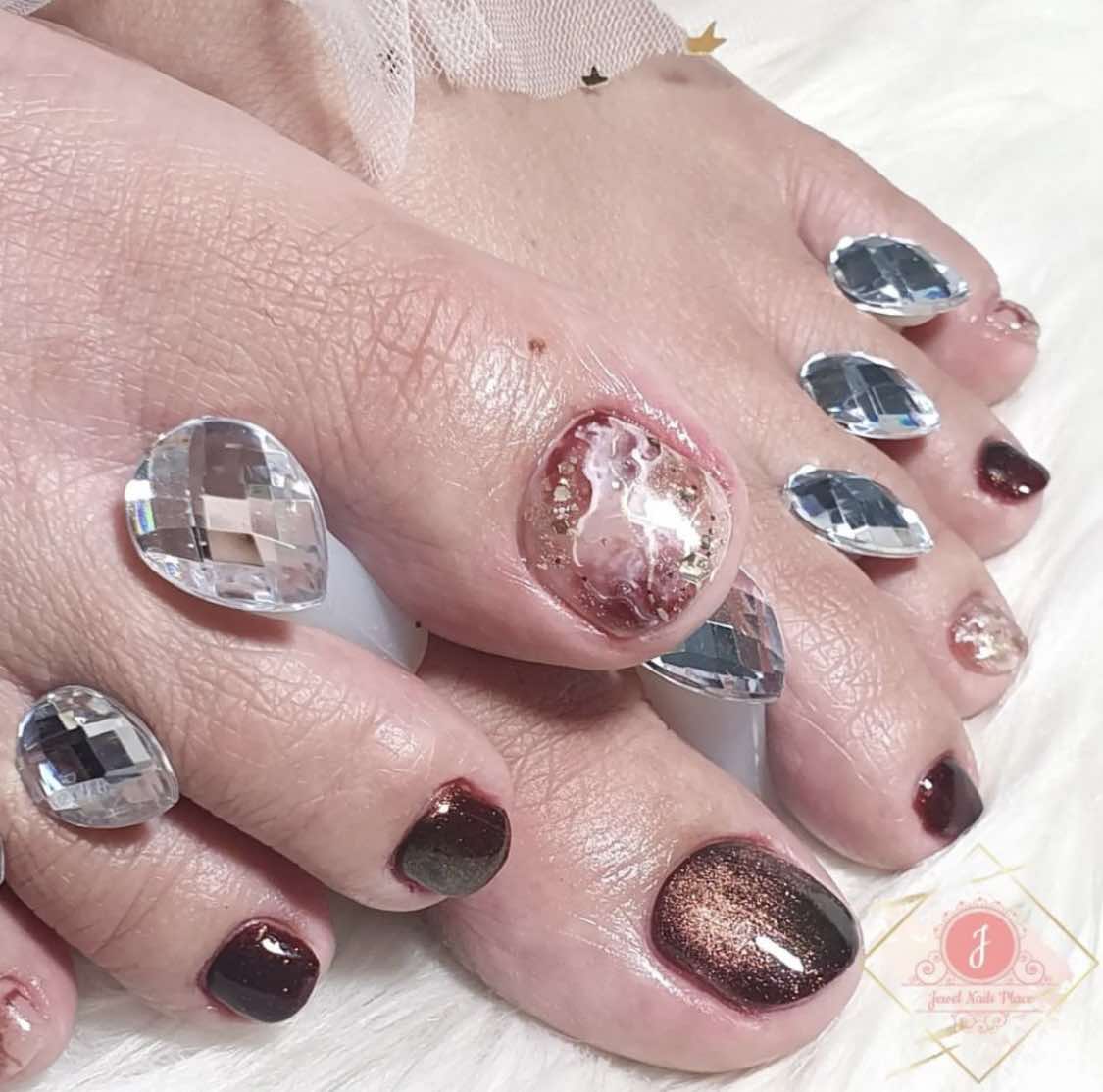 Marble And Shiny Brown Toe Nails