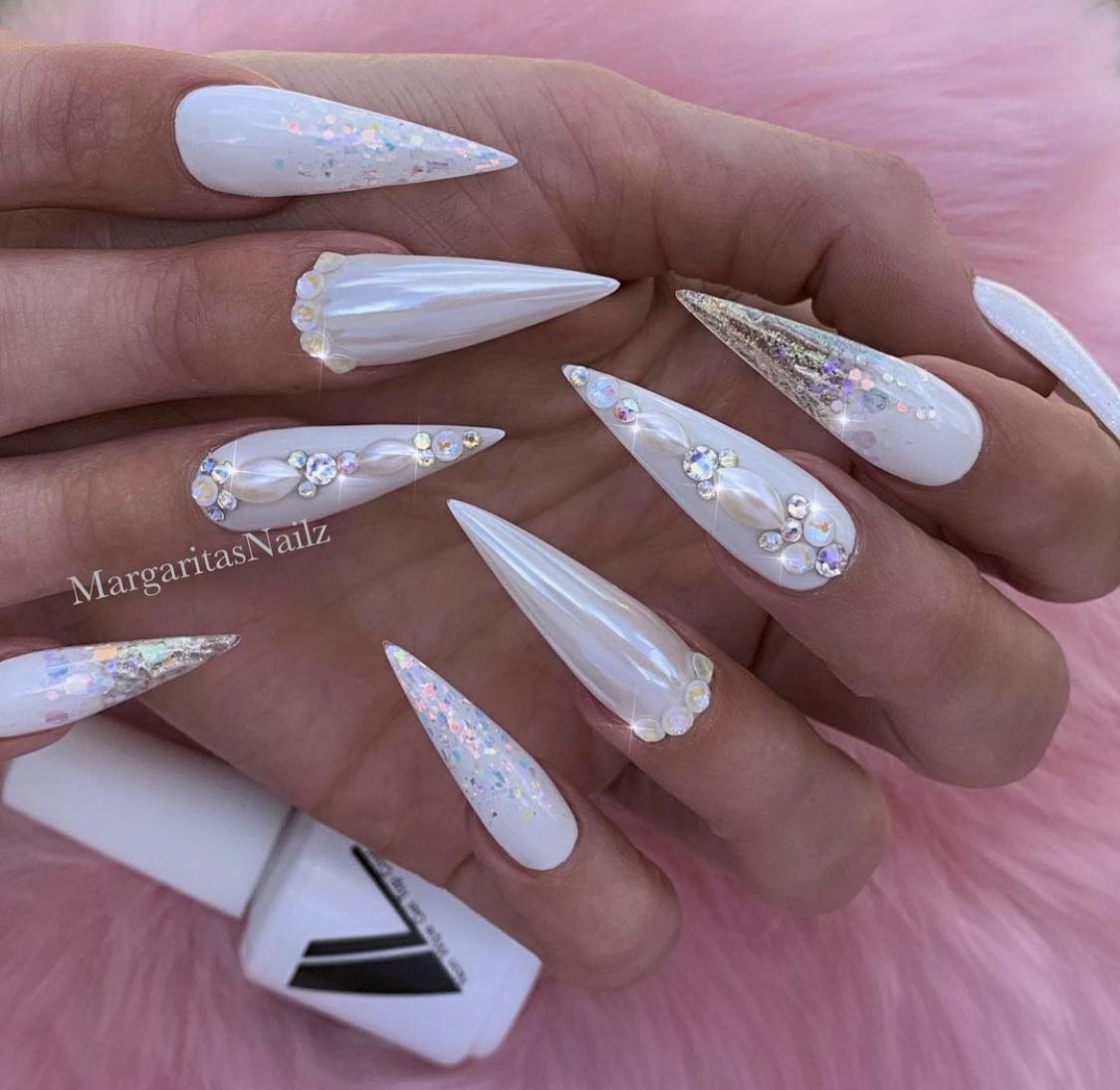 Uñas Stiletto Cromo Blanco Otoño