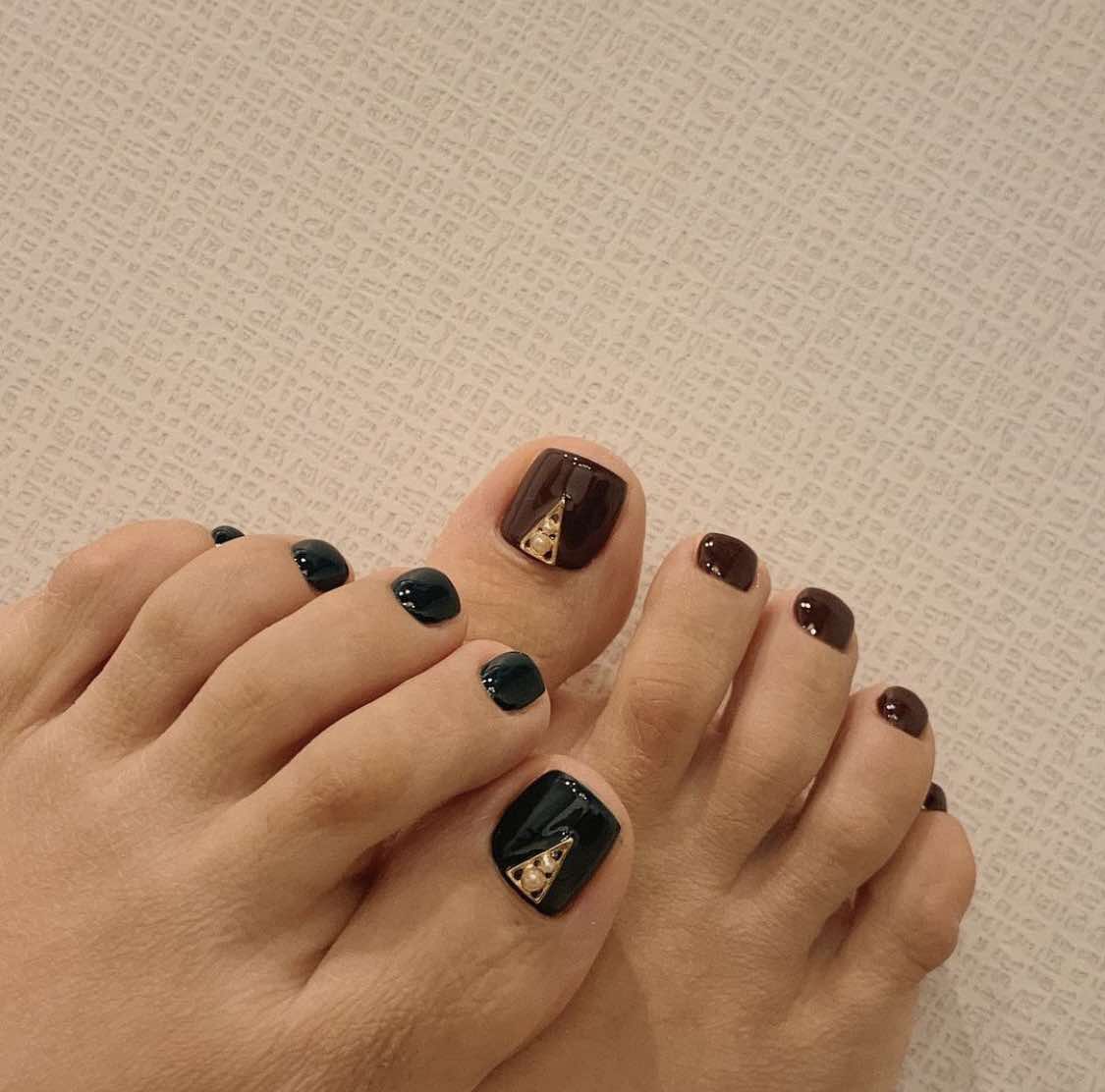 Green And Brown Toe Nails