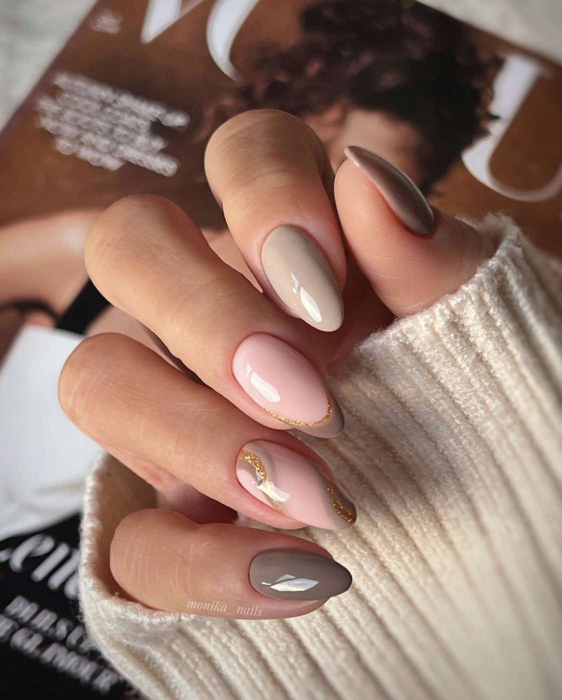 Unhas de outono em tons de castanho e nude