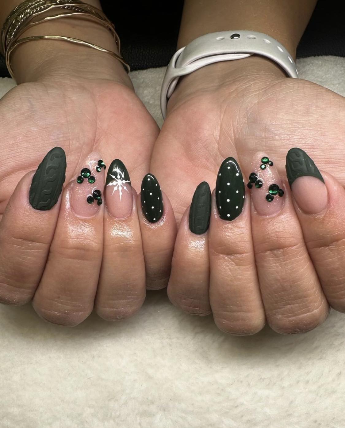 Ongles de Noël Disney vert émeraude