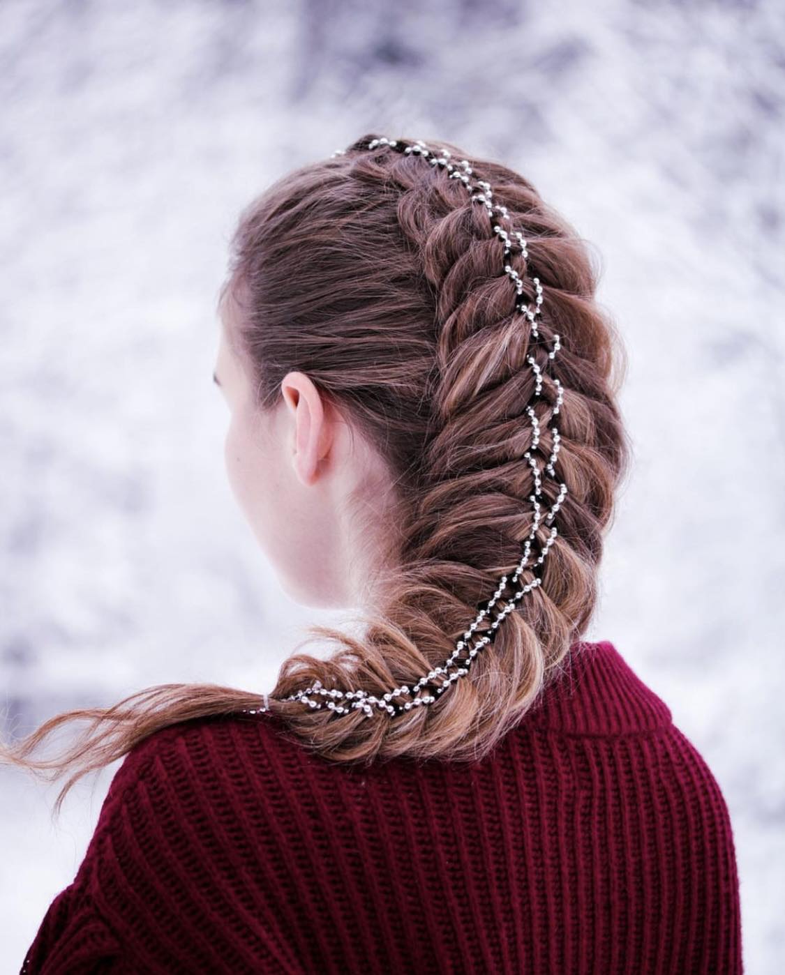 Coiffure en queue de poisson avec strass