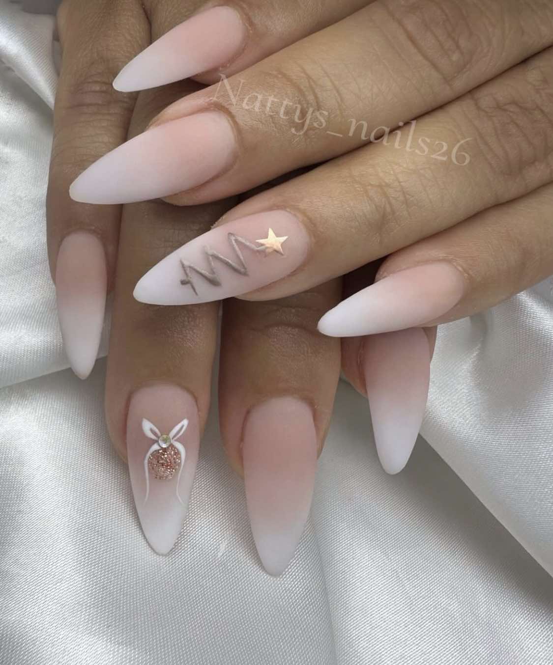 Unhas de Natal em Ombre Branco Mate