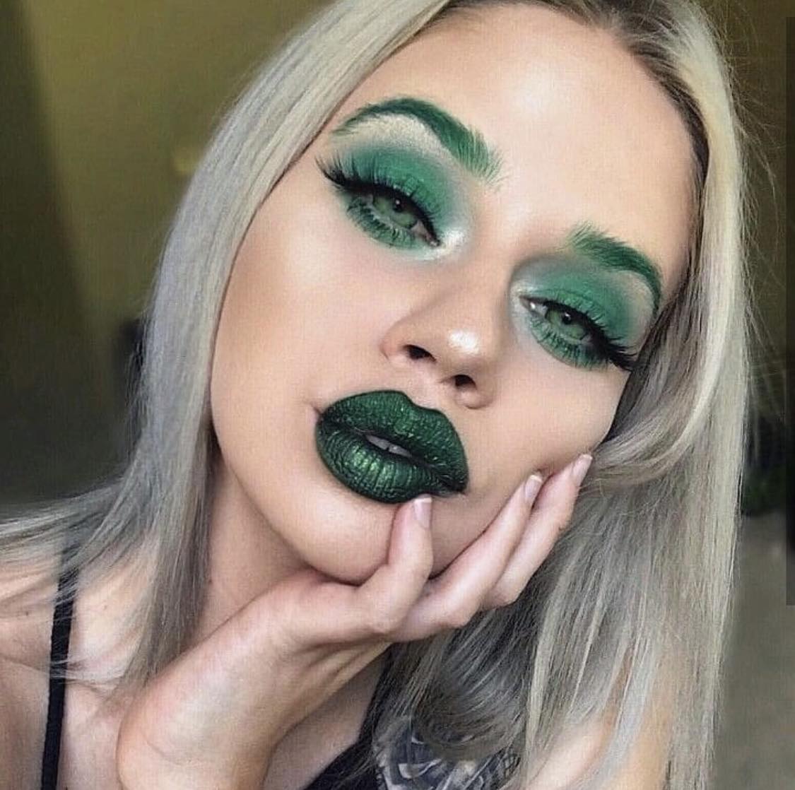 Full Emerald Green Makeup Look